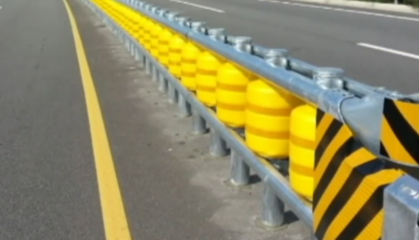 能旋轉的高速防護欄 智能交通新利器，守護出行安全